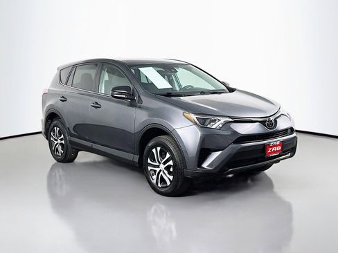 Used 2018 Toyota RAV4 LE image 7