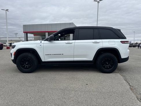Used 2024 Jeep Grand Cherokee Trailhawk image 3