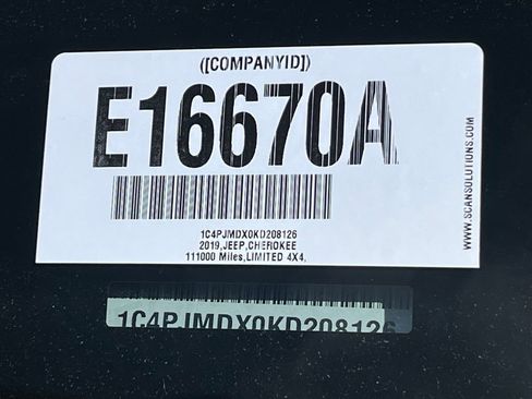 Used 2019 Jeep Cherokee Limited w/ Technology Group AWD/4WD image 2