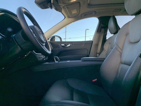 Used 2025 Volvo XC60 B5 Plus image 16