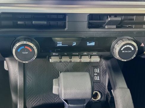Certified 2026 Toyota Tacoma SR5 AWD/4WD image 16
