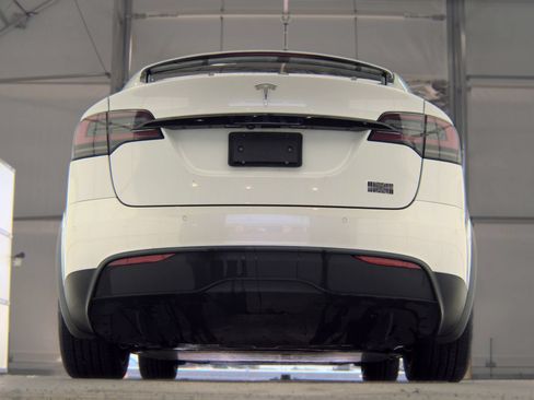 Used 2022 Tesla Model X Plaid AWD/4WD image 2