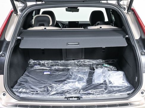 New 2026 Volvo XC60 B5 Plus w/ Protection Package Premier AWD/4WD image 29