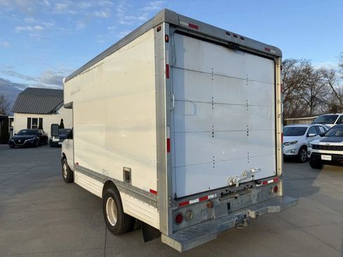 Used 2012 Ford E-450 and Econoline 450 Super Duty RWD image 3