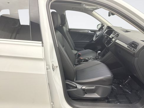 Used 2022 Volkswagen Tiguan SE image 17