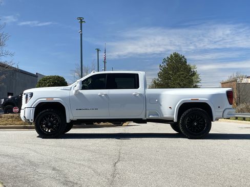 Used 2026 GMC Sierra 3500 Denali w/ Denali Reserve Package AWD/4WD image 14