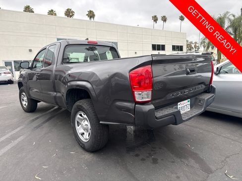 Used 2017 Toyota Tacoma SR RWD image 3