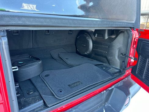 Used 2022 Jeep Wrangler Unlimited Sahara w/ Cold Weather Group image 15