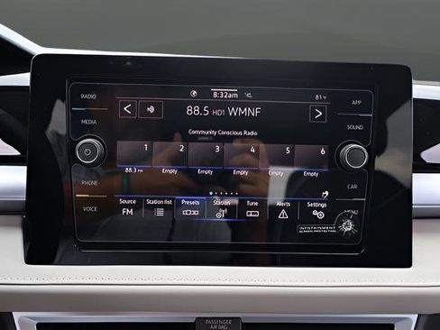 Certified 2025 Volkswagen Taos SE FWD image 22