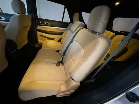 Used 2016 Ford Explorer XLT image 21