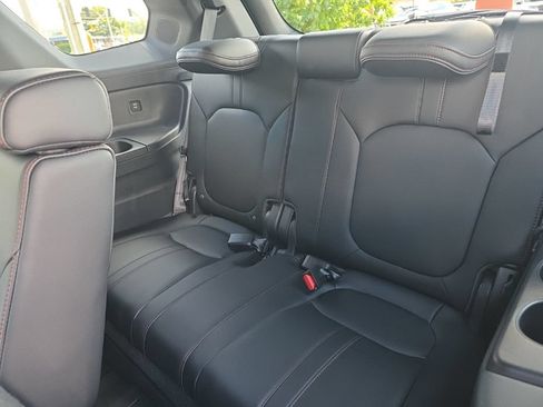 Used 2025 Honda Pilot Black Edition image 13