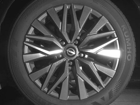 Used 2025 Nissan Altima 2.5 SV FWD image 14