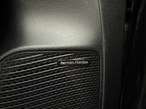 Used 2020 Chrysler Pacifica Limited FWD image 26
