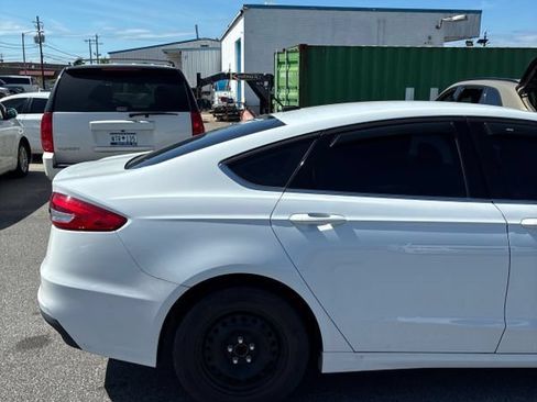 Used 2019 Ford Fusion S FWD image 18
