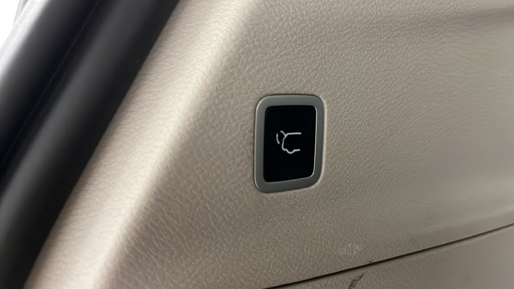 Used 2024 Chrysler Pacifica Touring-L FWD image 30