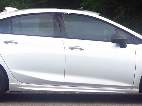 Used 2017 Chevrolet Cruze Premier FWD image 27