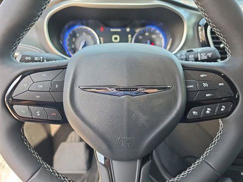 New 2026 Chrysler Pacifica Select image 36