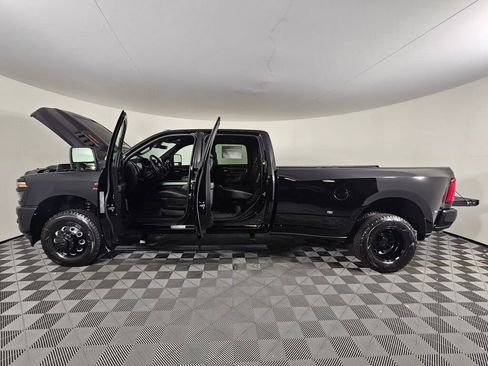 New 2026 RAM 3500 Laramie AWD/4WD image 17