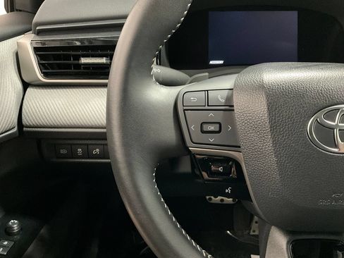 Used 2025 Toyota Camry SE FWD image 18