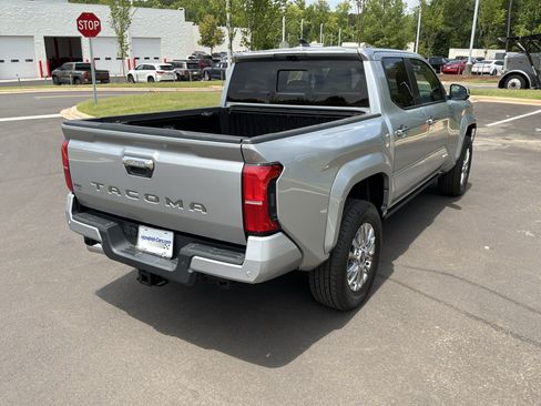 Used 2024 Toyota Tacoma Limited w/ Limited Package (LT) AWD/4WD image 10