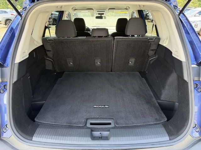 Used 2023 Nissan Rogue SV AWD/4WD image 12