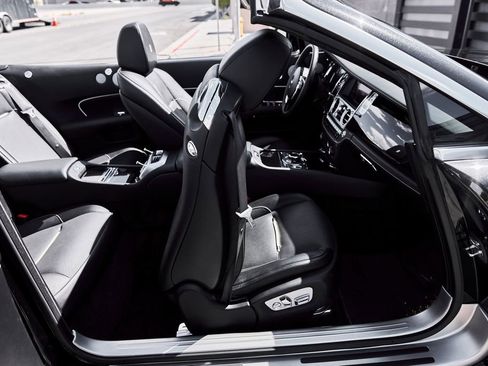 Used 2018 Rolls-Royce Dawn RWD image 43
