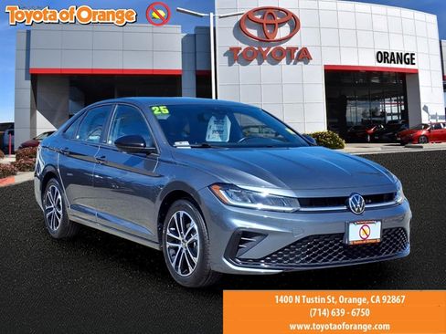 Used 2025 Volkswagen Jetta Sport FWD image 1