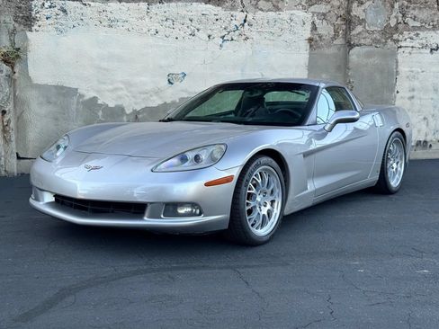 Used 2007 Chevrolet Corvette Coupe w/ Preferred Equipment Group RWD image 8