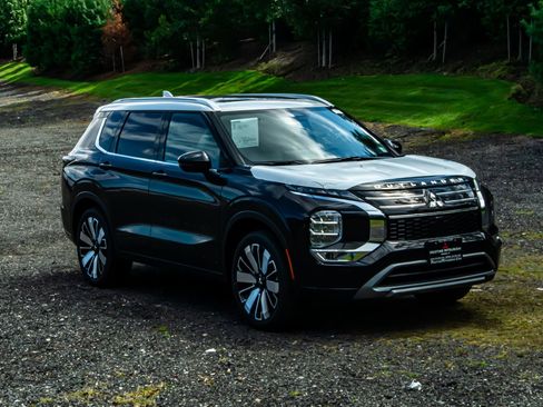 New 2025 Mitsubishi Outlander AWD image 12