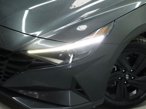 Used 2023 Hyundai Elantra SEL FWD image 2