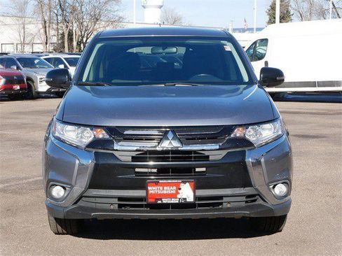 Used 2016 Mitsubishi Outlander SE image 2