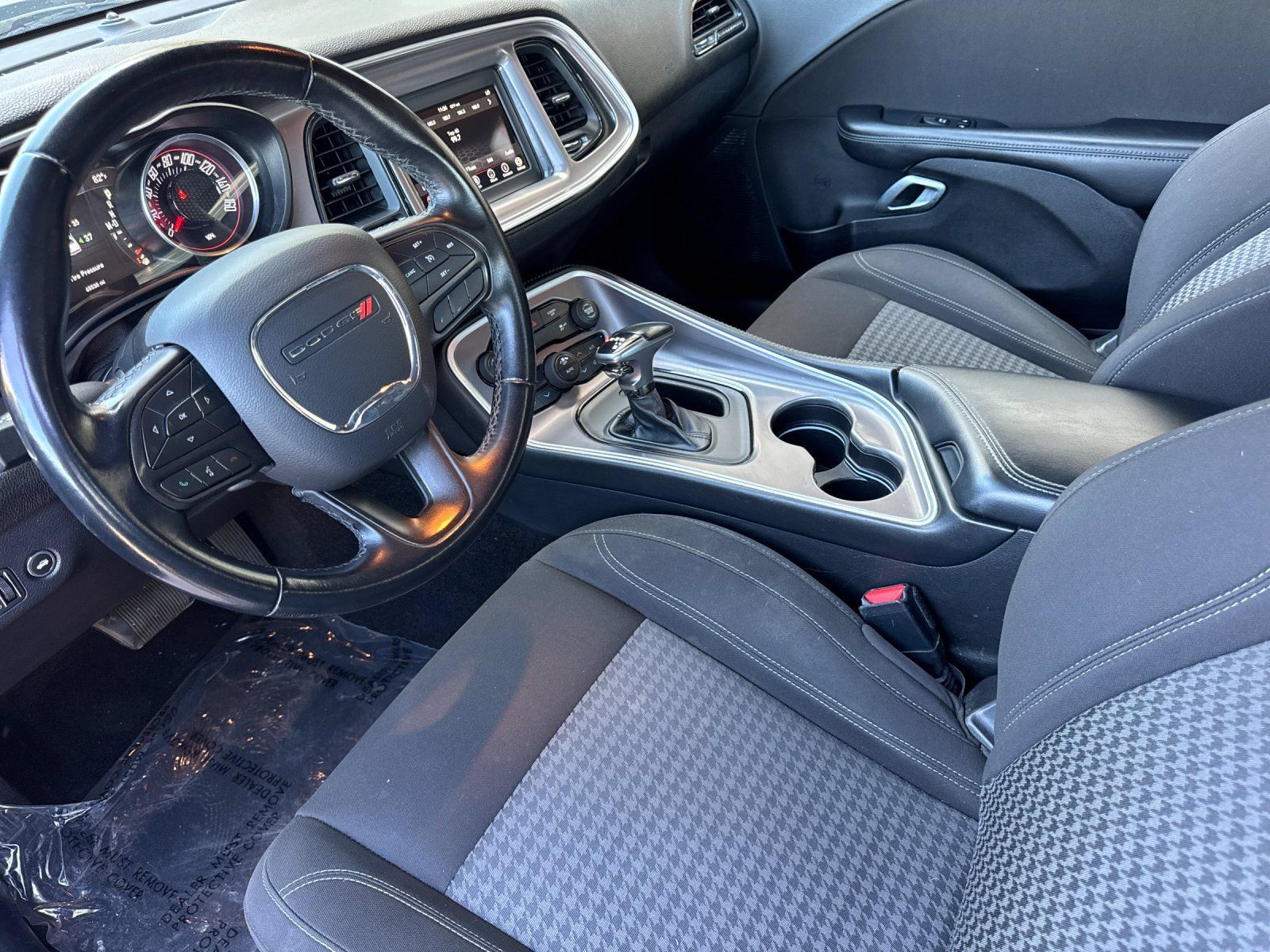Used 2022 Dodge Challenger SXT RWD image 10
