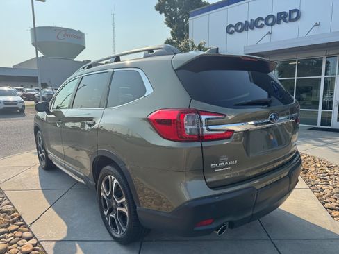 Used 2023 Subaru Ascent Limited w/ Technology Package AWD/4WD image 8