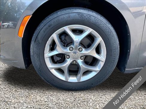 Used 2019 Chrysler Pacifica Limited FWD image 9