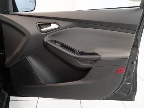 Used 2014 Ford Focus SE w/ SE Winter Package FWD image 32