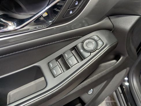 Used 2023 Chevrolet Traverse LT image 14