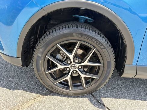 Used 2018 Toyota RAV4 SE w/ Advanced Technology Package FWD image 13