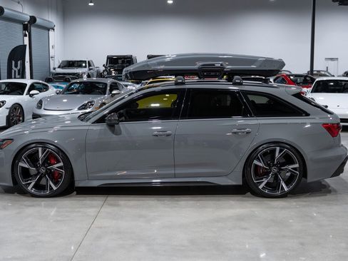 Used 2022 Audi RS 6 4.0T quattro Avant w/ Carbon Optic Package image 3