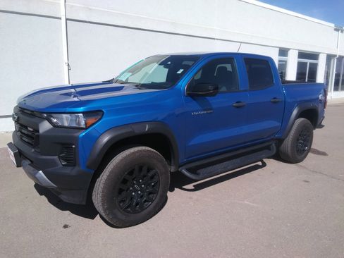 Used 2023 Chevrolet Colorado Trail Boss w/ Technology Package image 2