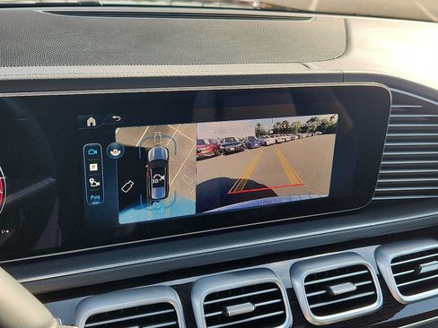 Used 2025 Mercedes-Benz GLS 450 4MATIC image 16