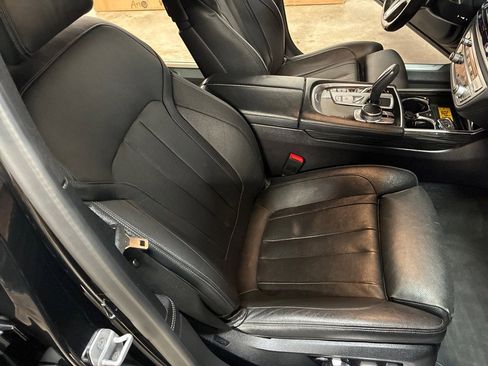 Used 2022 BMW 740i w/ M Sport Package image 32