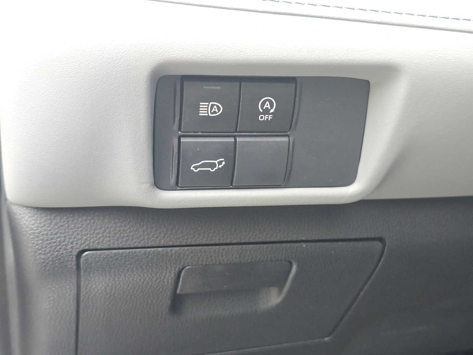 Used 2023 Toyota Highlander XLE AWD/4WD image 25