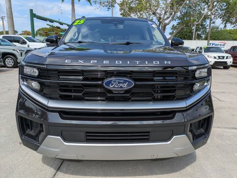 Certified 2025 Ford Expedition Max Platinum AWD/4WD image 8