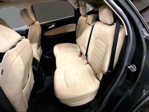 Used 2022 Ford Edge SE w/ Black Appearance Package image 22