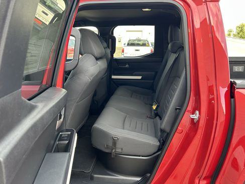 Used 2024 Toyota Tacoma TRD Off-Road AWD/4WD image 18