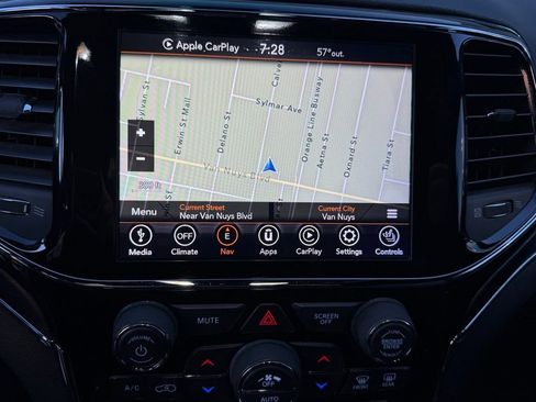 Used 2019 Jeep Grand Cherokee Limited image 11