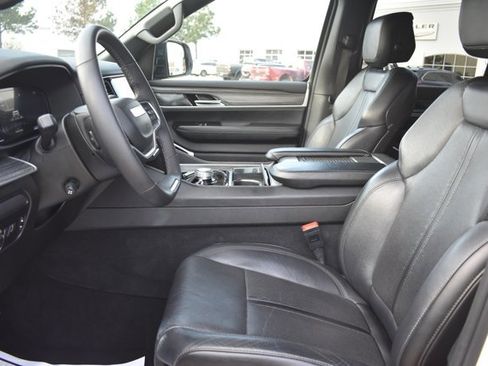 Used 2024 Jeep Wagoneer Series II w/ Flexible Seating Group AWD/4WD image 14