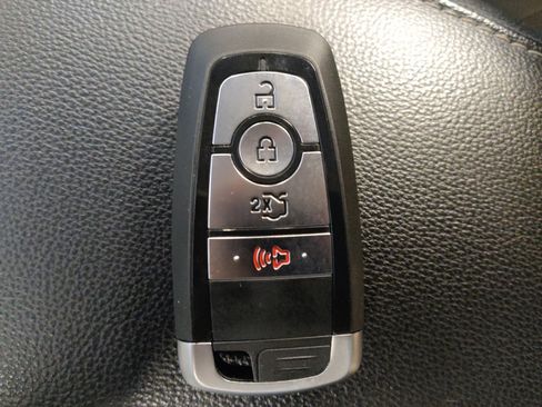 Used 2019 Ford Fusion SE image 32