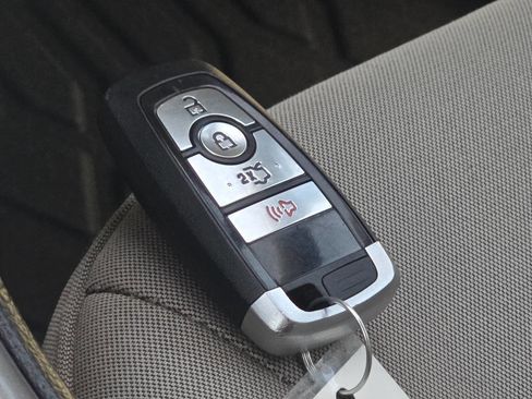 Used 2019 Ford Fusion SE image 30