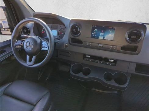 Used 2019 Mercedes-Benz Sprinter 2500 image 26